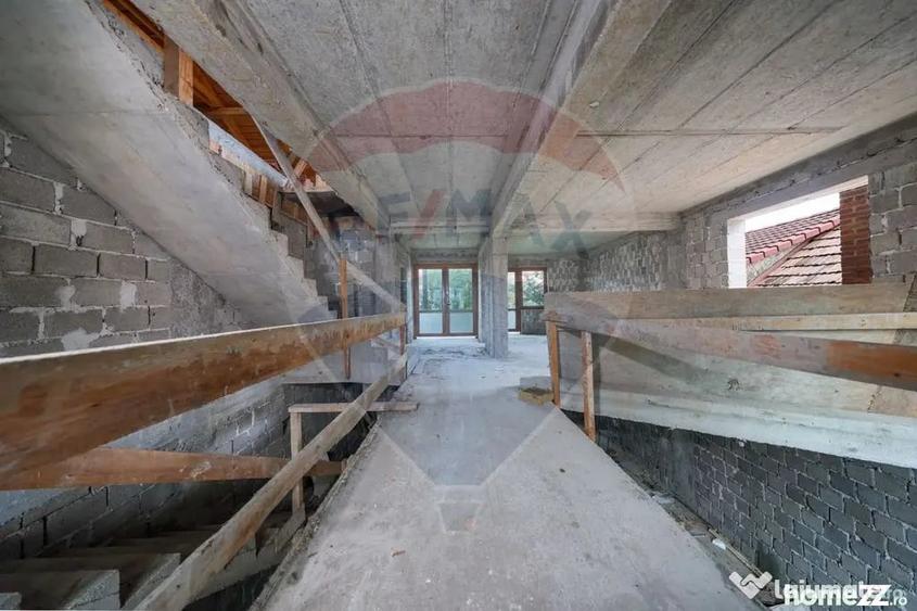 Casă cu 7 camere cu Teren 470 Mp în Gemenii