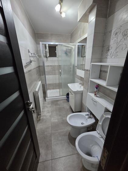 Apartament cu 4 camere decomandat în Micro 20