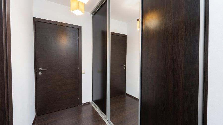 Apartament cu 3 camere semidecomandat, mobilat în Dristor