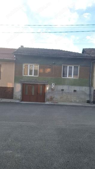 Casă cu 4 camere în Topleț