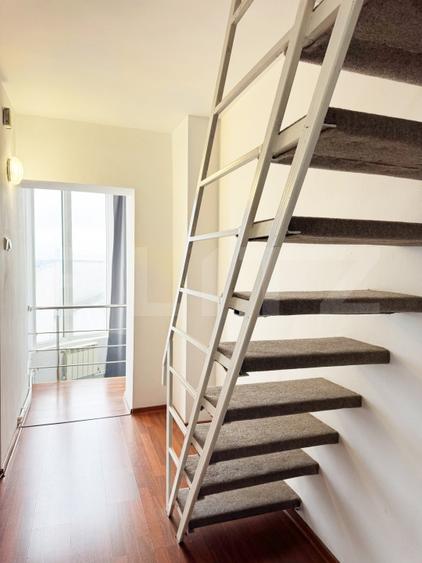Penthouse cu 4 camere decomandat, mobilat în Cug
