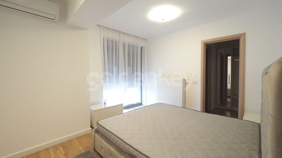 Apartament cu 4 camere decomandat în Băneasa
