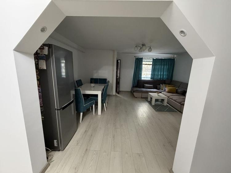 Apartament cu 2 camere decomandat în Uiasca