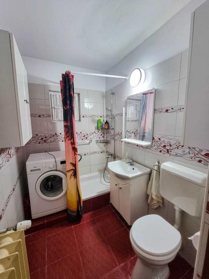 Apartament cu 3 camere semidecomandat în Brâncoveanu