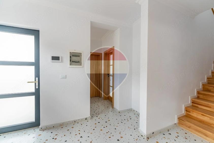 Casă cu 4 camere cu Teren 230 Mp în Pârneava