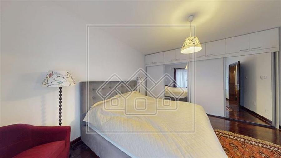 Apartament cu 3 camere decomandat în Central