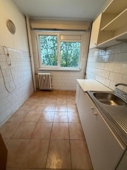Apartament cu 3 camere semidecomandat în Titan