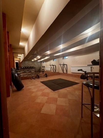 Casă cu 6 camere cu Teren 1576 Mp în Băneasa