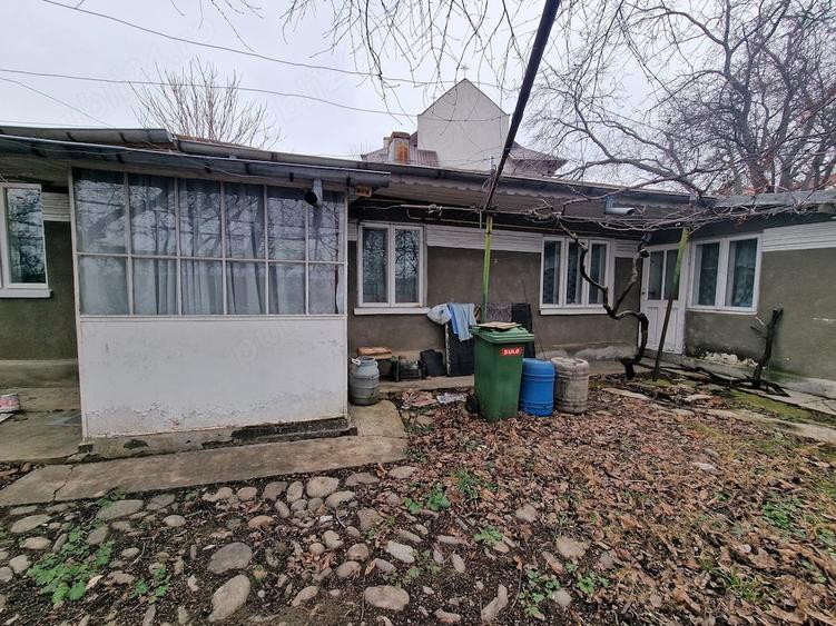 Casă cu Teren 1400 Mp în Central
