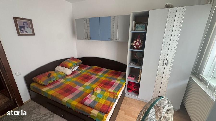 Apartament cu 4 camere decomandat în Valea Aurie
