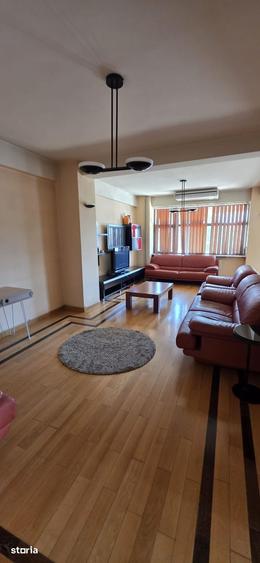 Apartament cu 4 camere în Democrației