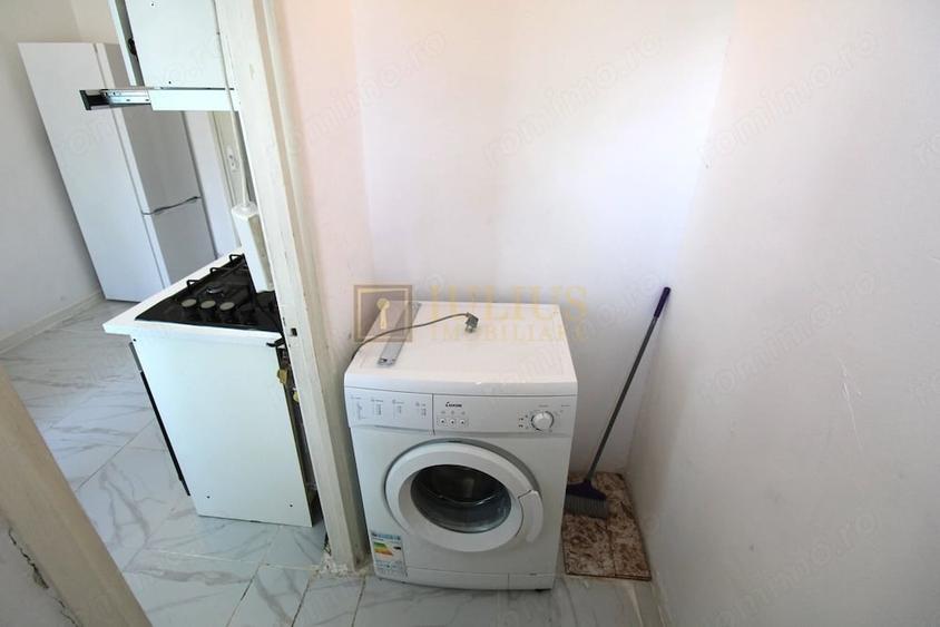 Apartament cu 4 camere semidecomandat în Punctele Cardinale