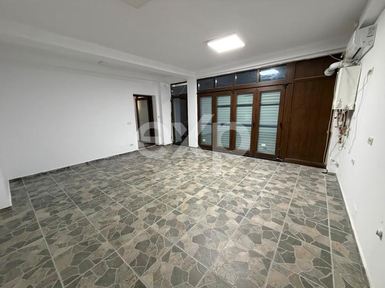 Casă individuală cu 7 camere cu Canalizare în Grozăvești