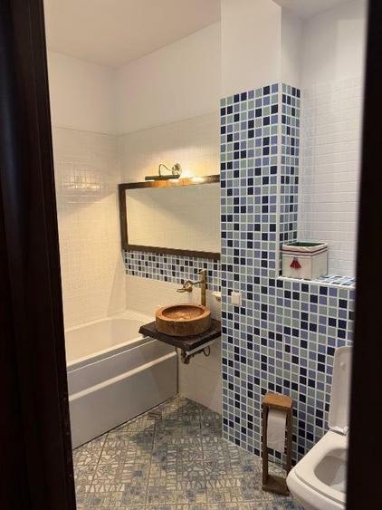 Apartament cu 3 camere decomandat, mobilat în Casin