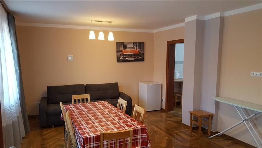 Casă cu 3 camere cu Canalizare în Periferie