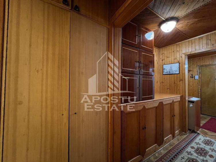 Apartament cu 3 camere decomandat, mobilat în Lipovei