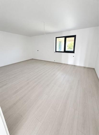 Casă cu 4 camere în Spătaru