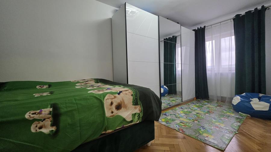Apartament cu 3 camere decomandat, mobilat în Vasile Aaron