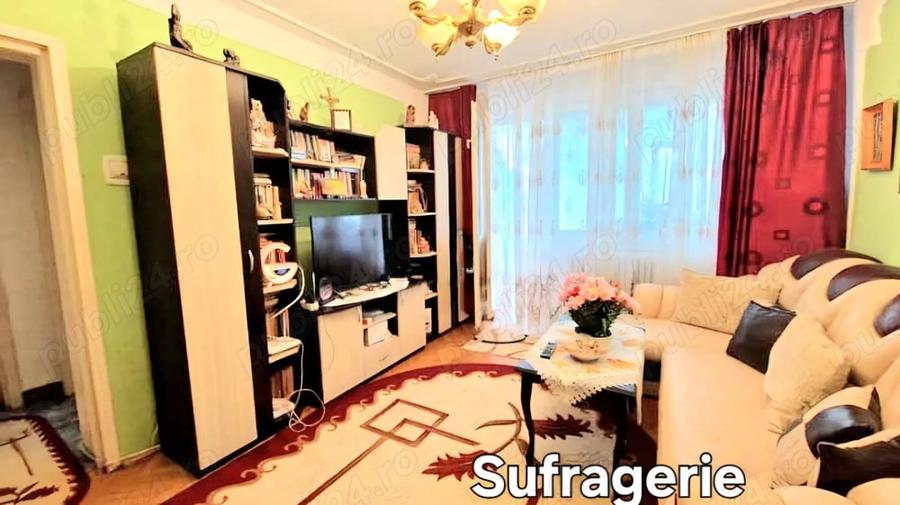 Apartament cu 3 camere semidecomandat în Tătărași