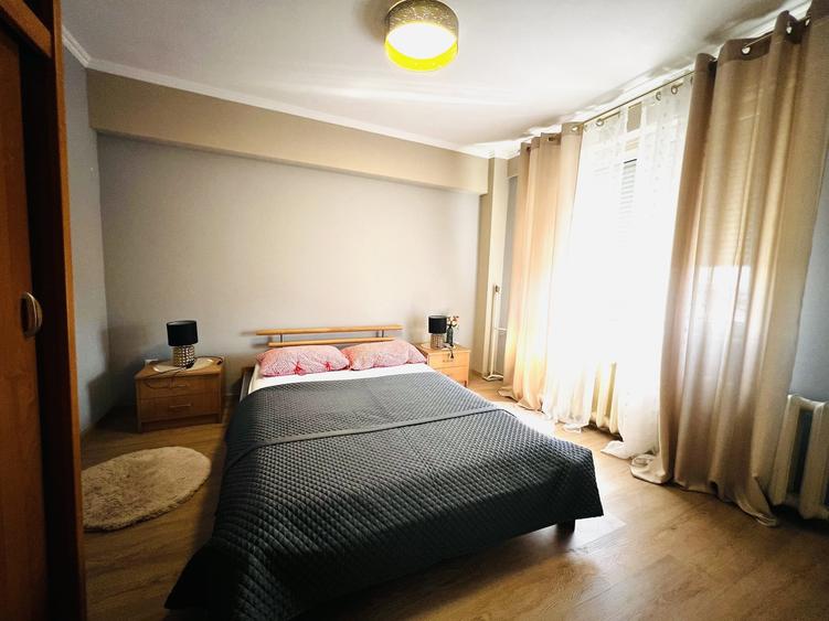 Apartament cu 3 camere semidecomandat, mobilat în Aradului