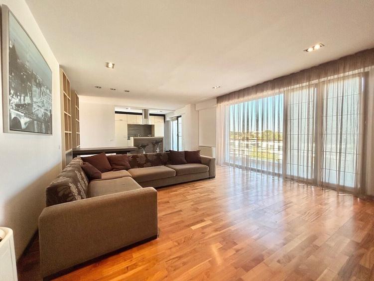 Apartament cu 4 camere decomandat, mobilat în Iancu Nicolae