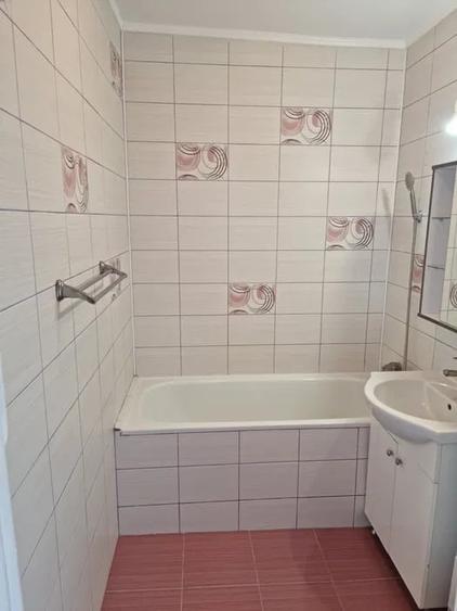 Apartament cu 2 camere semidecomandat, mobilat în 1 Mai