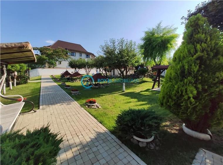 Casă individuală cu 5 camere cu Teren 4800 Mp în Bucov