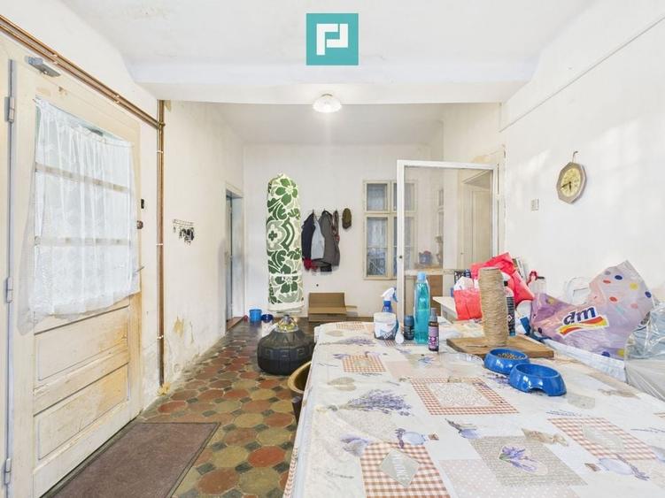 Casă individuală cu 8 camere cu Canalizare în Pârneava