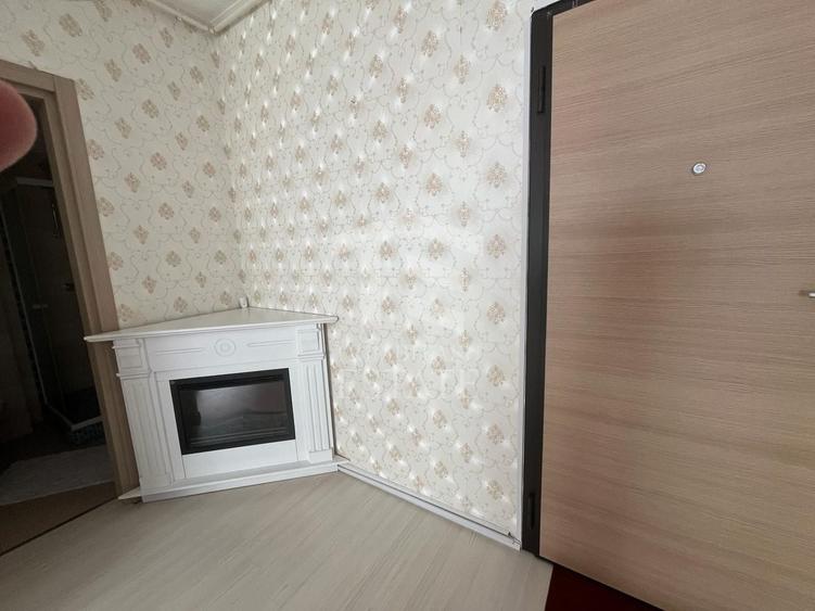 Apartament cu 3 camere semidecomandat, mobilat în DN 1