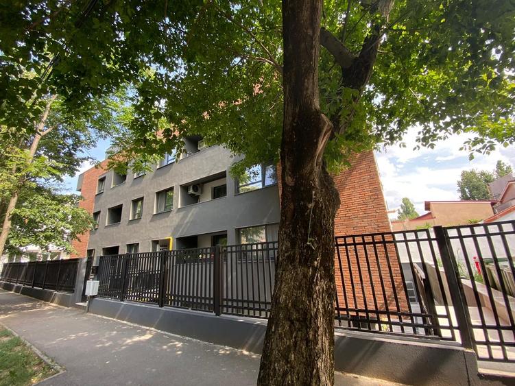 Apartament cu 2 camere decomandat în Lacul Tei