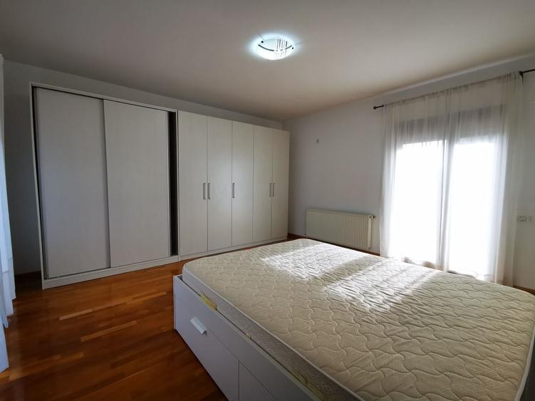 Duplex cu 5 camere cu Canalizare în Iancu Nicolae