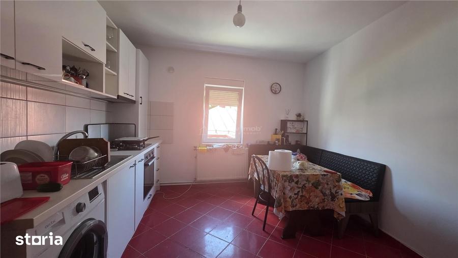 Casă cu 4 camere cu Teren 568 Mp în Valea Rosie
