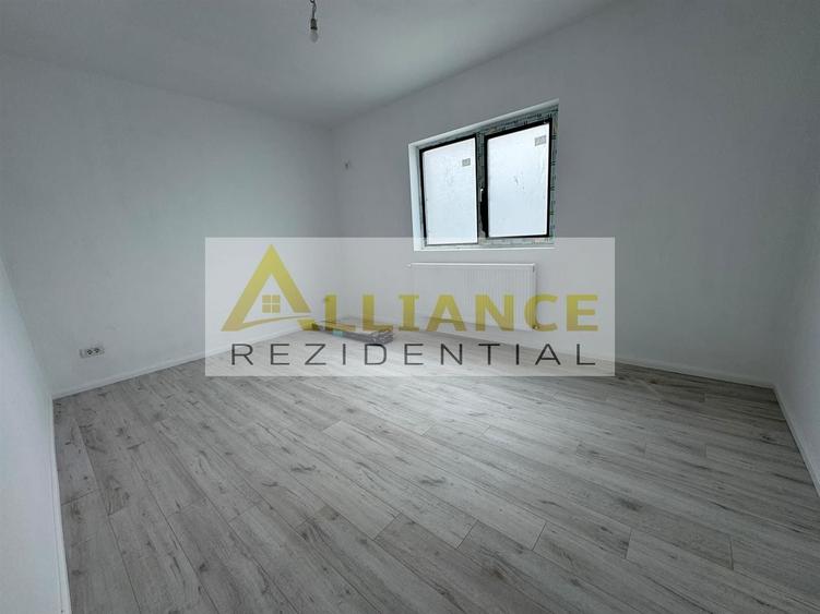 Duplex cu 4 camere decomandat cu Canalizare în Central