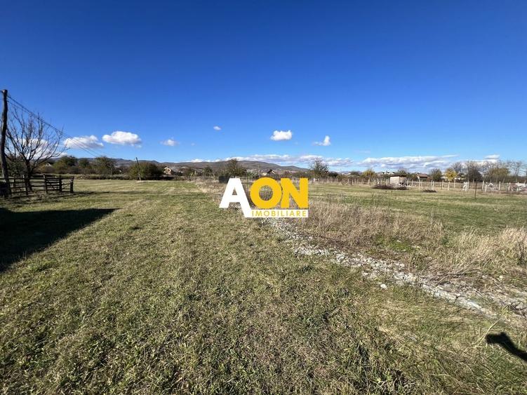 Teren Construcții intravilan de 410 mp, în Partoș