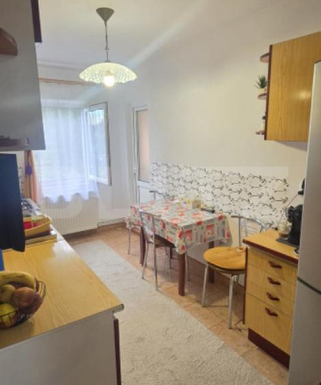 Apartament cu 3 camere decomandat, mobilat în Florilor