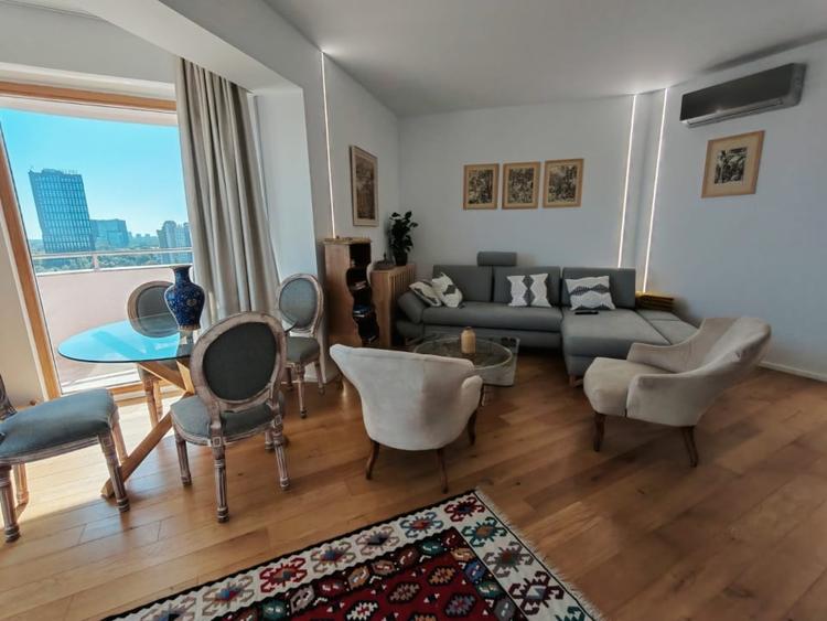 Apartament cu 3 camere decomandat, mobilat în P-ta Presei Libere