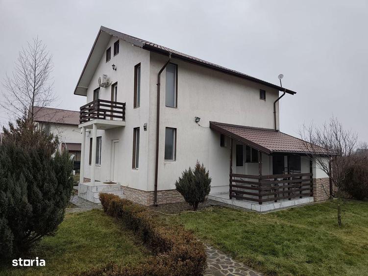 Casă cu 4 camere cu Teren 560 Mp în Joița