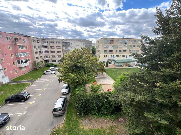 Apartament cu 3 camere în Micro 16