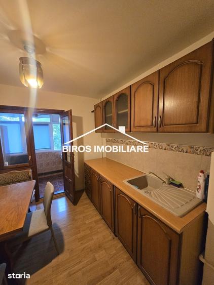 Apartament cu 2 camere decomandat în Sărari
