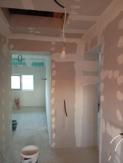Casă cu 4 camere cu Teren 538 Mp în Priseaca