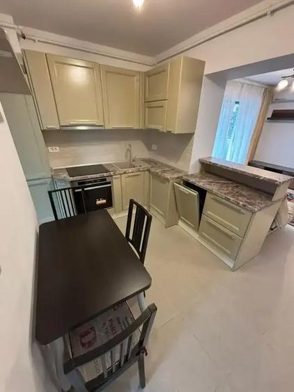 Apartament cu 2 camere semidecomandat, mobilat în Moșilor