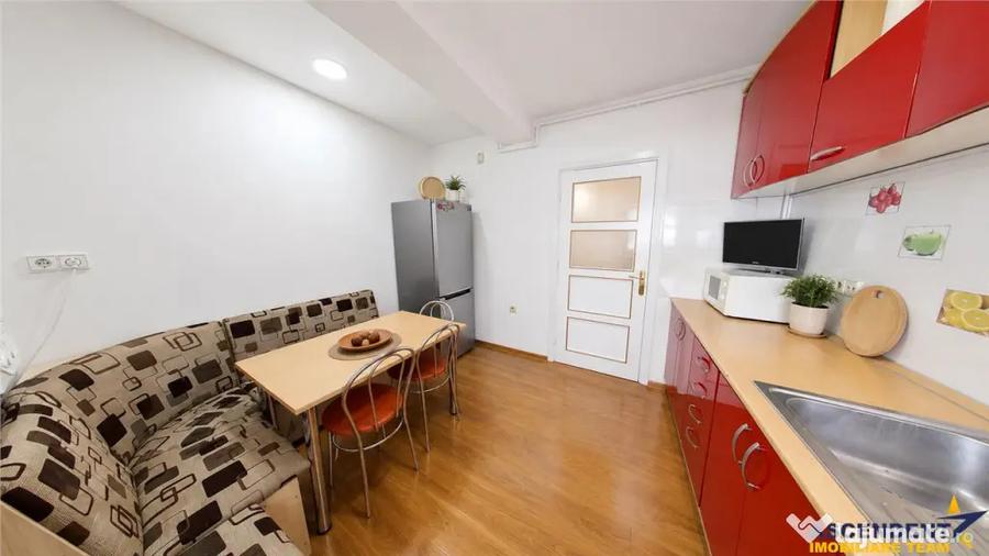 Apartament cu 2 camere nedecomandat în Tractorul