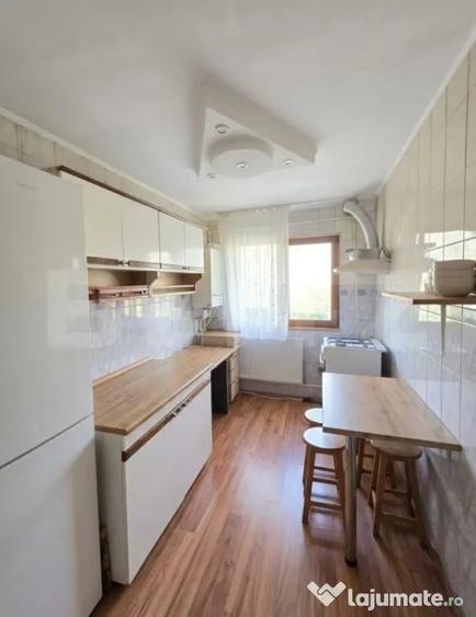 Apartament cu 3 camere decomandat în Micro 40