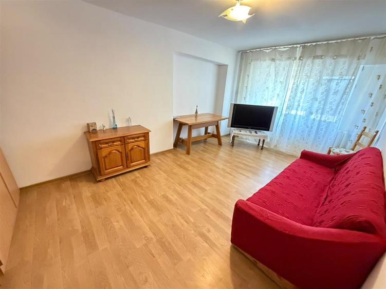 Apartament cu 3 camere decomandat în Păcurari