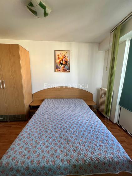 Garsonieră confort I, ultracentral Ploiești – renovată, mobilată