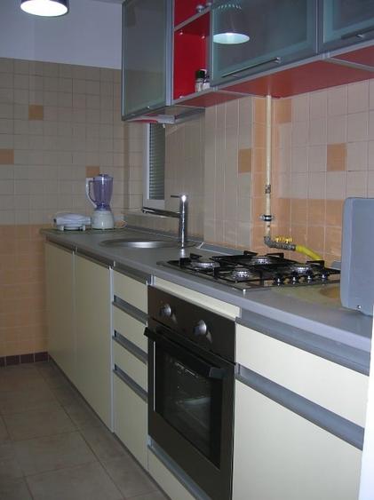 Apartament cu 2 camere decomandat, mobilat în Universitate