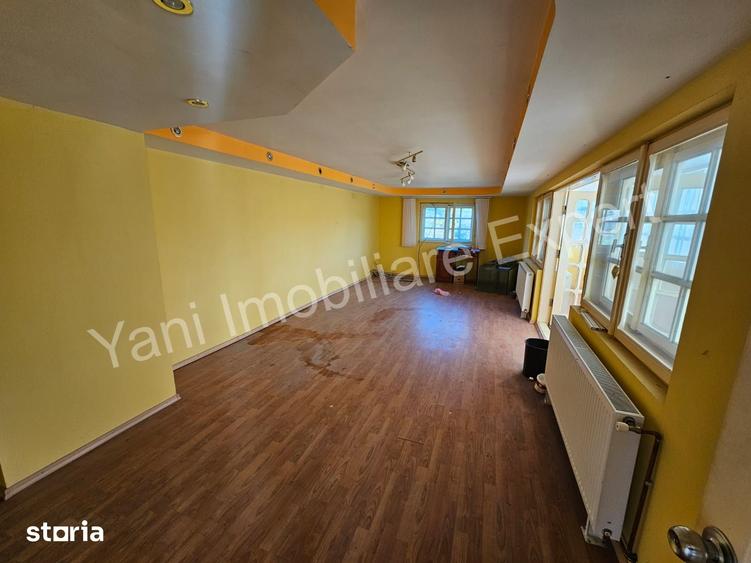 Casă cu 6 camere cu Teren 4050 Mp în Băiculești