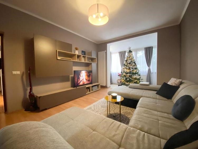Apartament cu 3 camere decomandat în Central