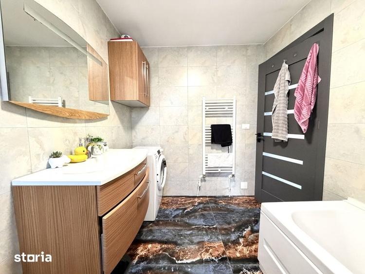 Casă cu 5 camere cu Teren 735 Mp în Sânmihaiu Român