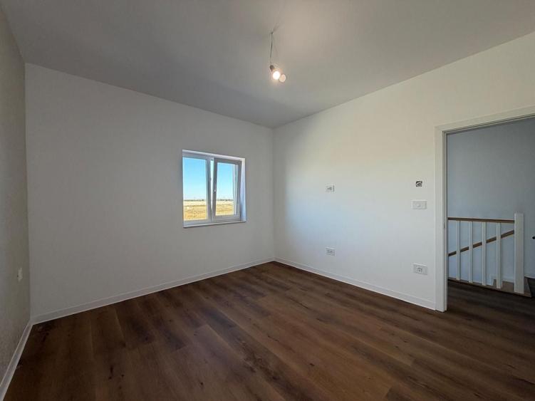 Duplex cu 4 camere cu Canalizare în Săcălaz